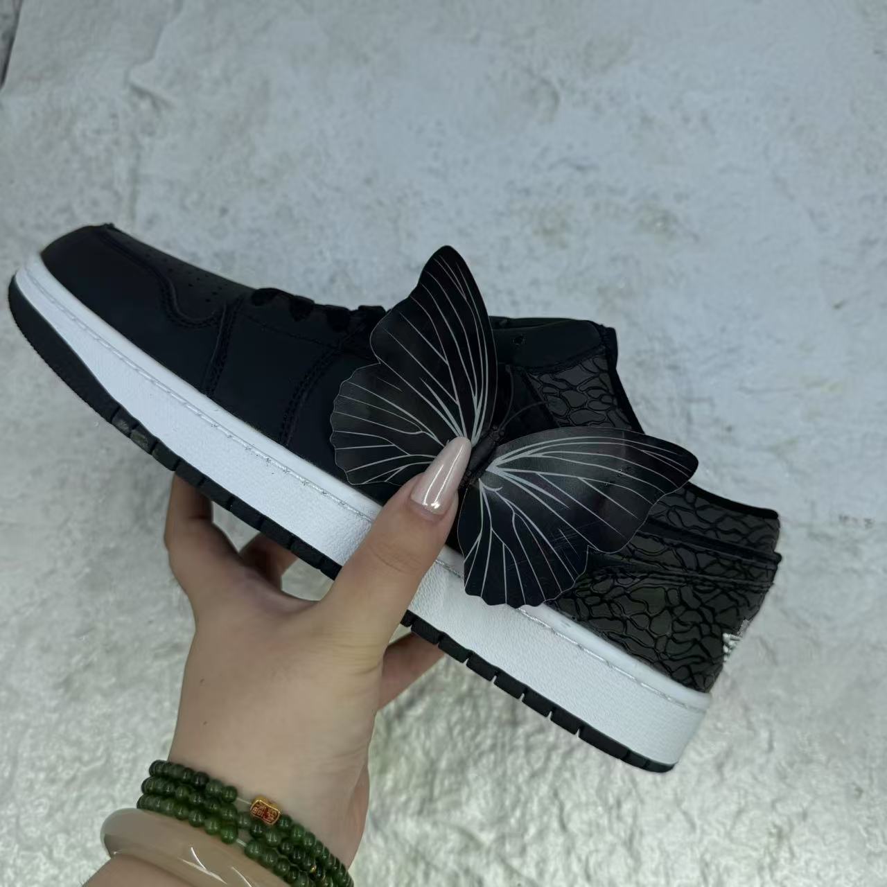 aj1空军一号aj黑爆裂纹低帮男女学生运动防滑篮球鞋摩擦吱吱响