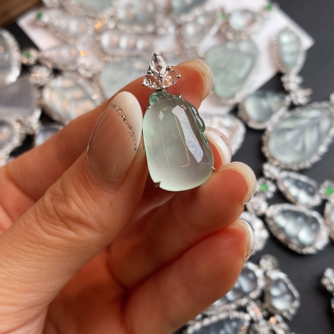 翡翠18K金镶嵌吊坠(赠链)