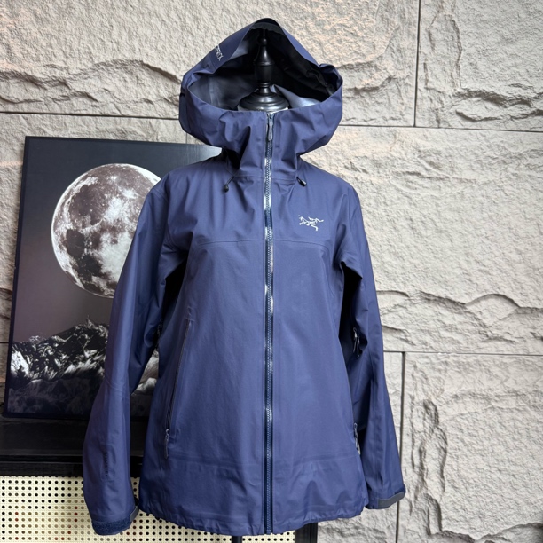 99新 ARC'TERYX/始祖鸟 胸围63衣长74 L码 BETA蓝宝石 M1031