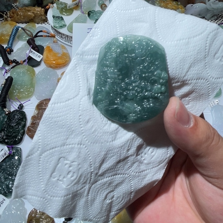 翡翠颈饰未镶嵌天然