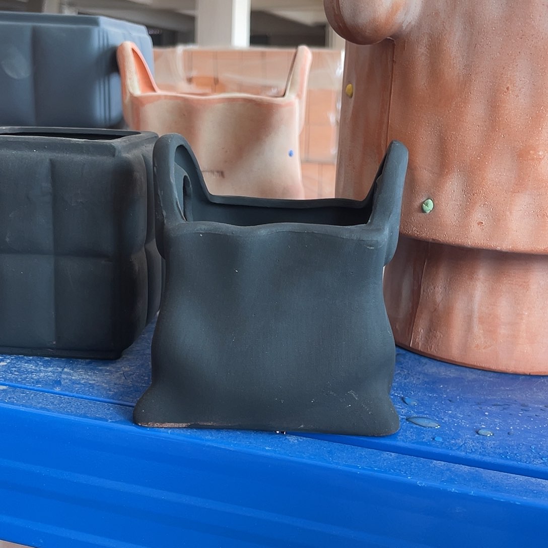 红陶黑色hjhgccv小袋子