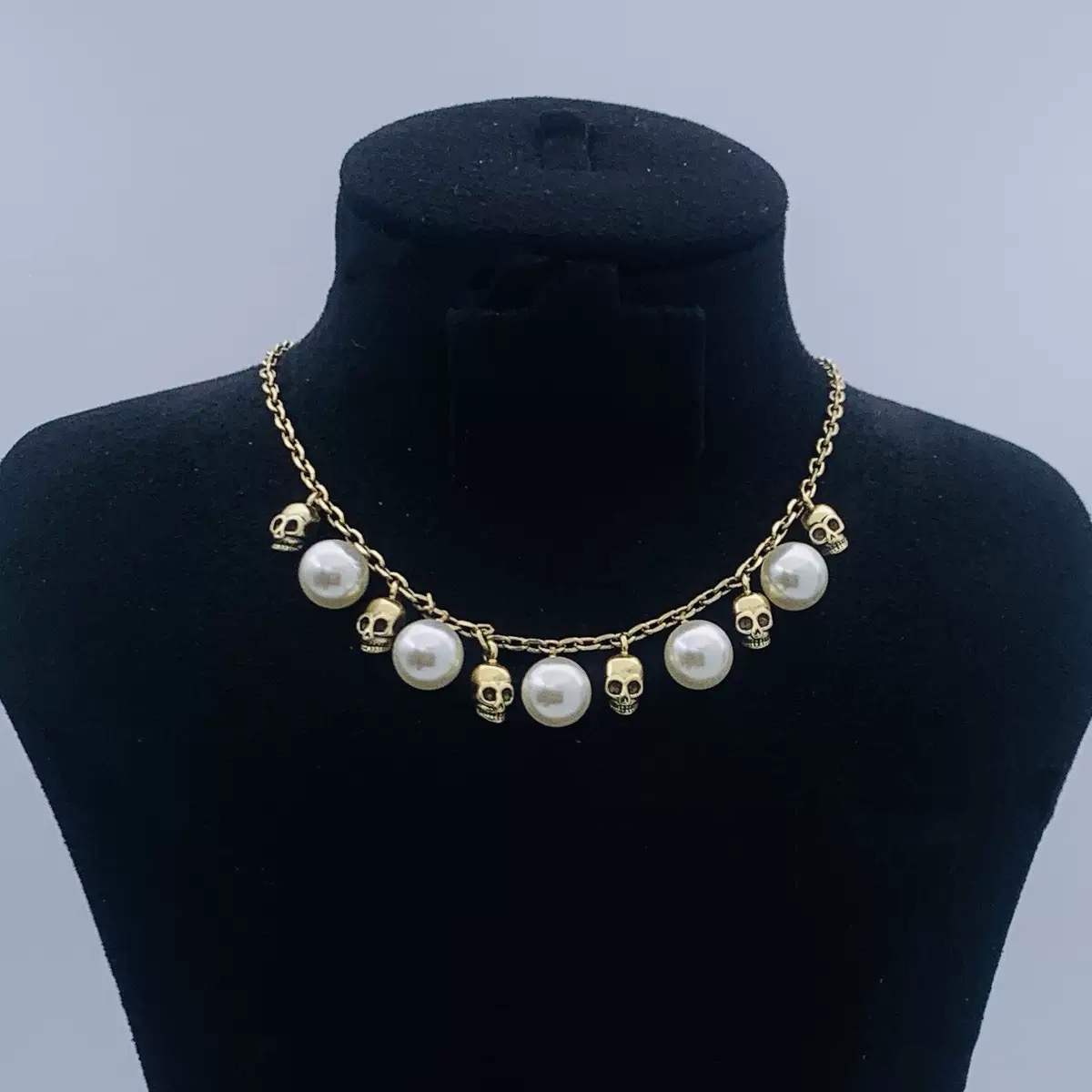 铜合金仿珍珠项链 M家骷髅头复古经典轻奢珍珠项链