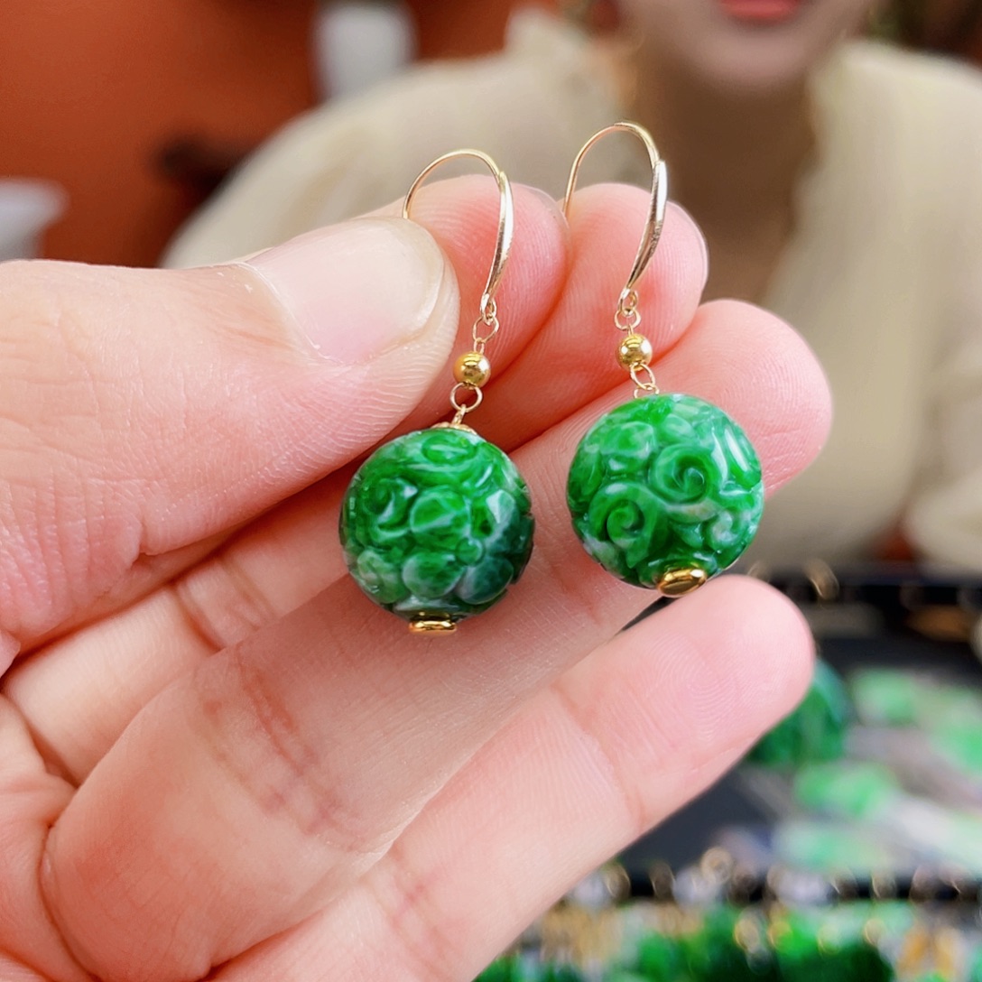 18K金镶嵌翡翠耳饰