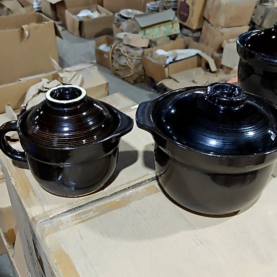 摆件盘子碗茶壶啥都有