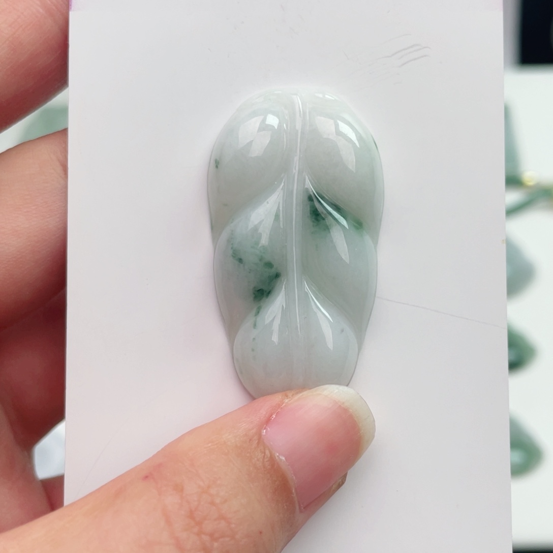 翡翠未镶嵌颈饰叶子