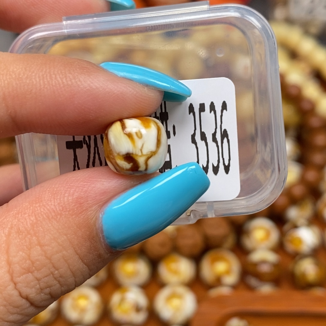 蜜蜡未镶嵌珠宝奇石3536