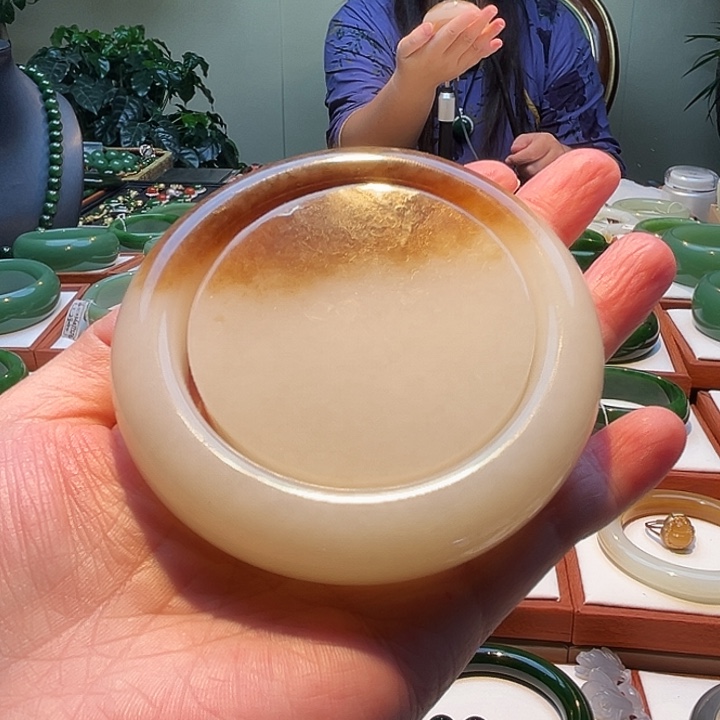 未镶嵌手镯和田玉绿****9俄糖白59圈口