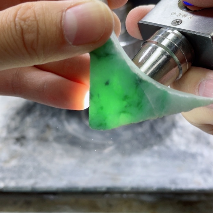 翡翠裸石虎虎珠宝手镯定制