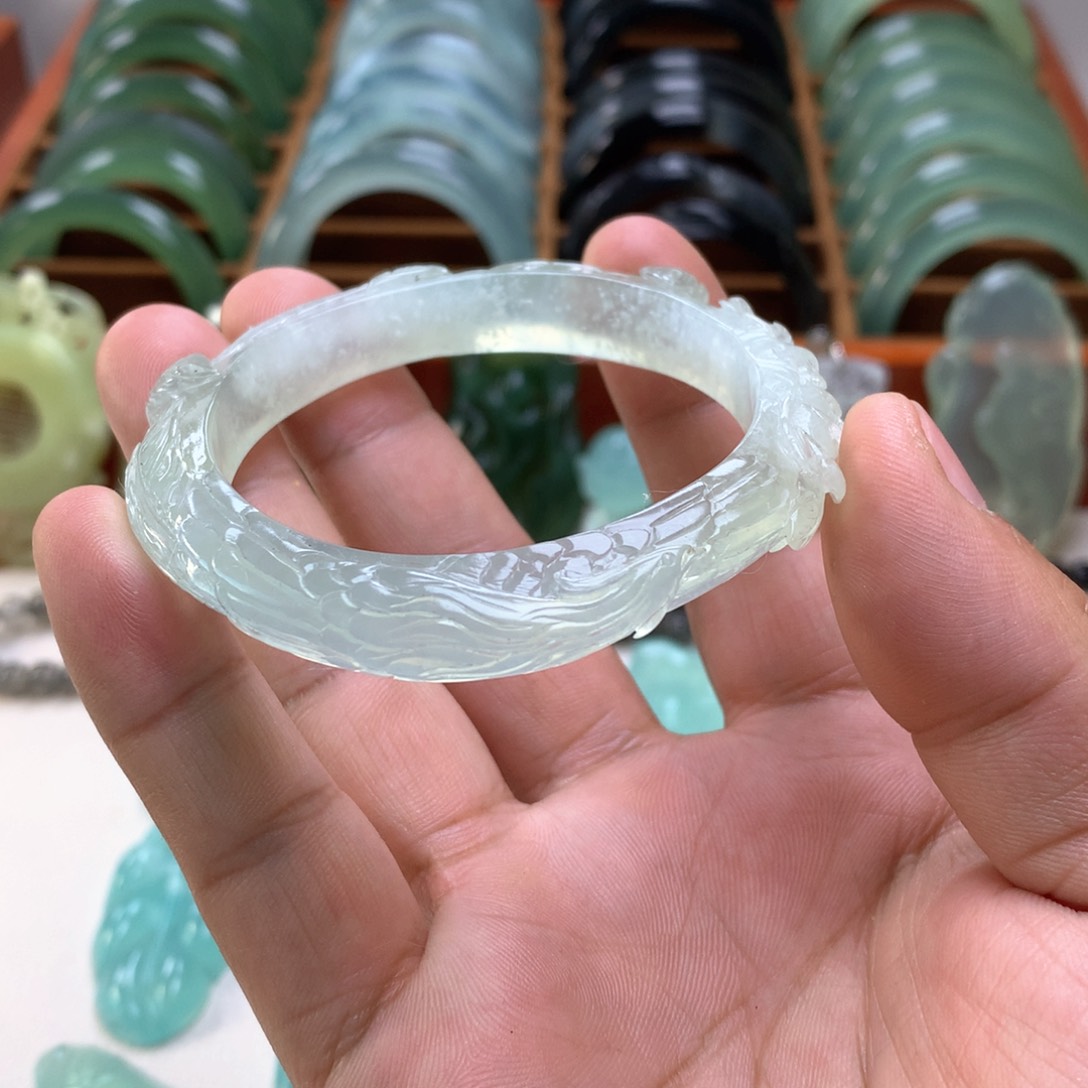 蛇纹石玉天青冻雕刻凤镯50-53口径未镶嵌
