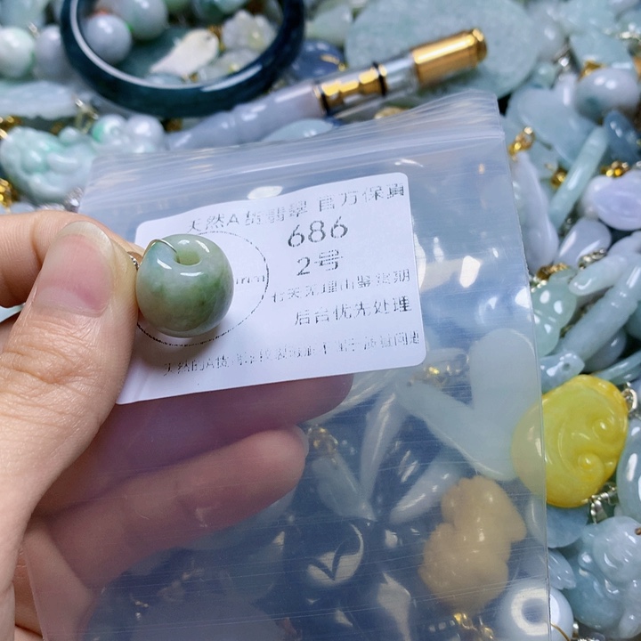 翡翠未镶嵌颈饰翡翠