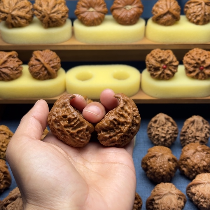 天然异形钩子文玩核桃