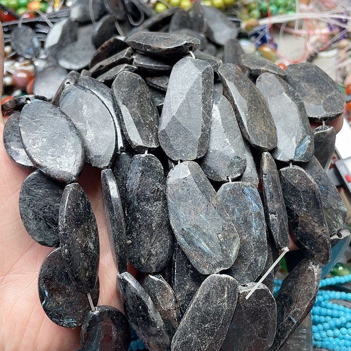 玛瑙/玉髓珠宝半成品未镶嵌一条蓝陨铜