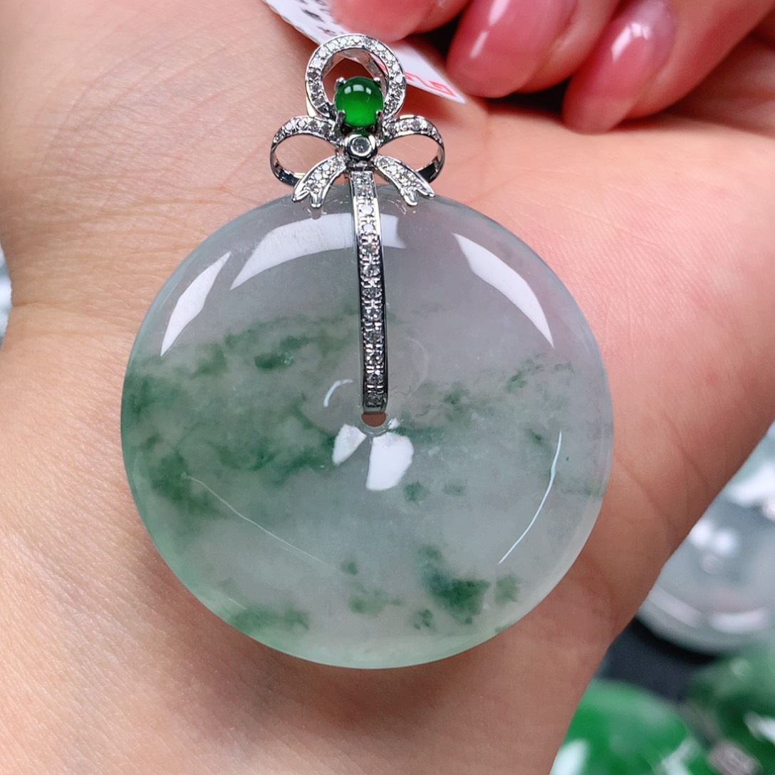 翡翠颈饰18K金镶嵌天然翡翠