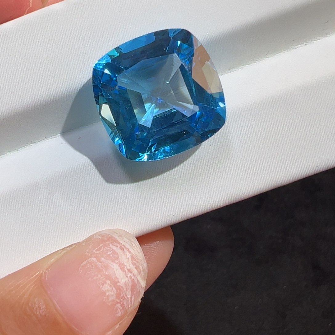 未镶嵌裸石托帕石21.2ct