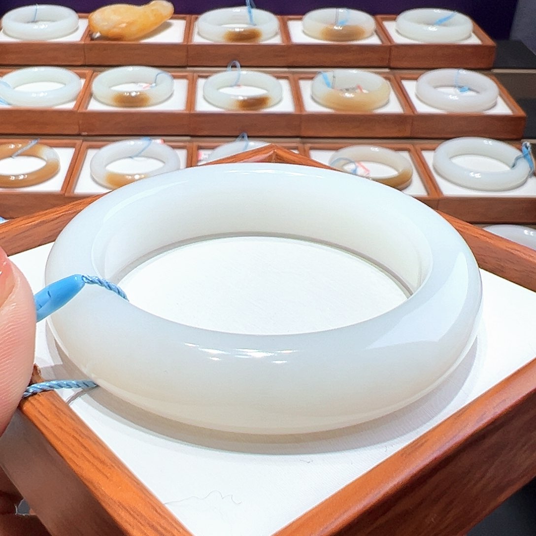 和田玉手镯55 56未镶嵌