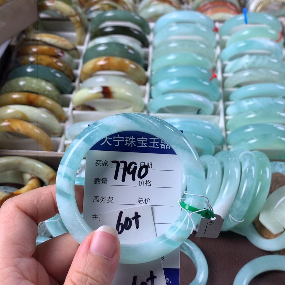 蛇纹石玉手镯未镶嵌7790