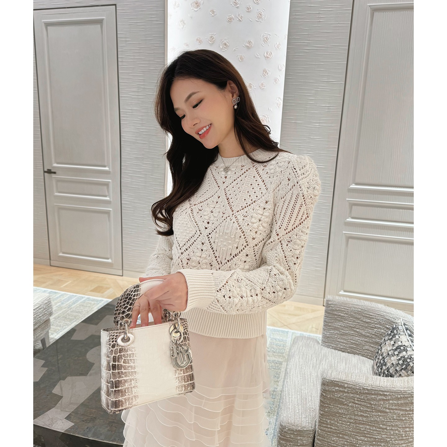 【琳媚】“上衣”早春时尚百搭减龄镂空钩花套头针织上衣