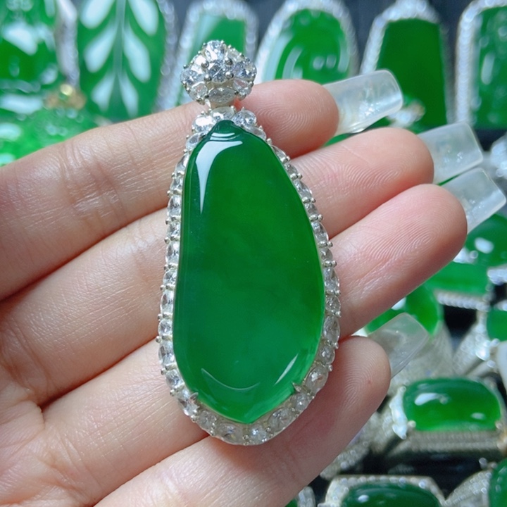 翡翠颈饰银S925镶嵌         