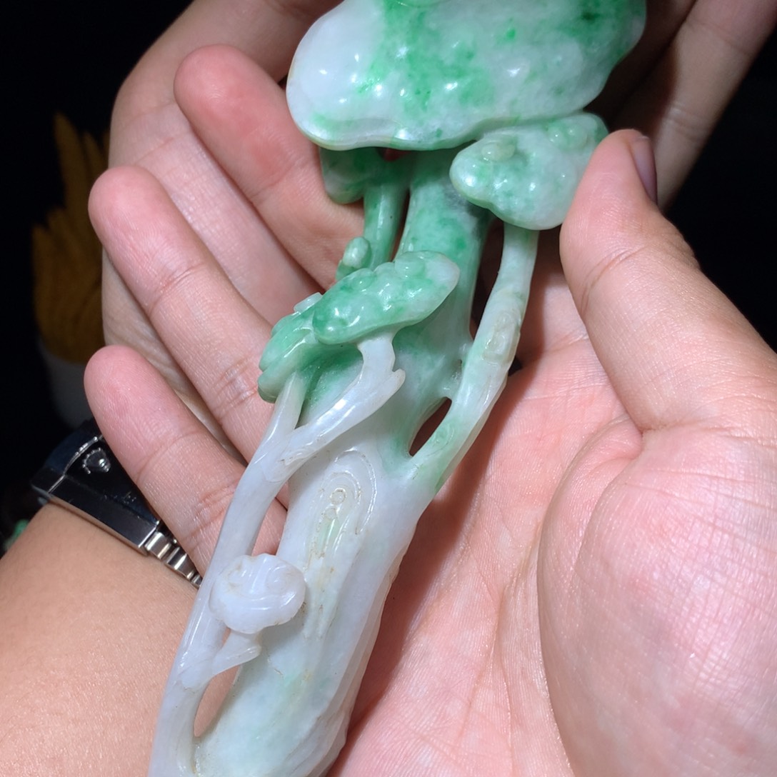 翡翠挂件未镶嵌上*