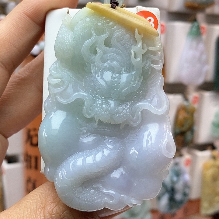 翡翠颈饰未镶嵌龙牌