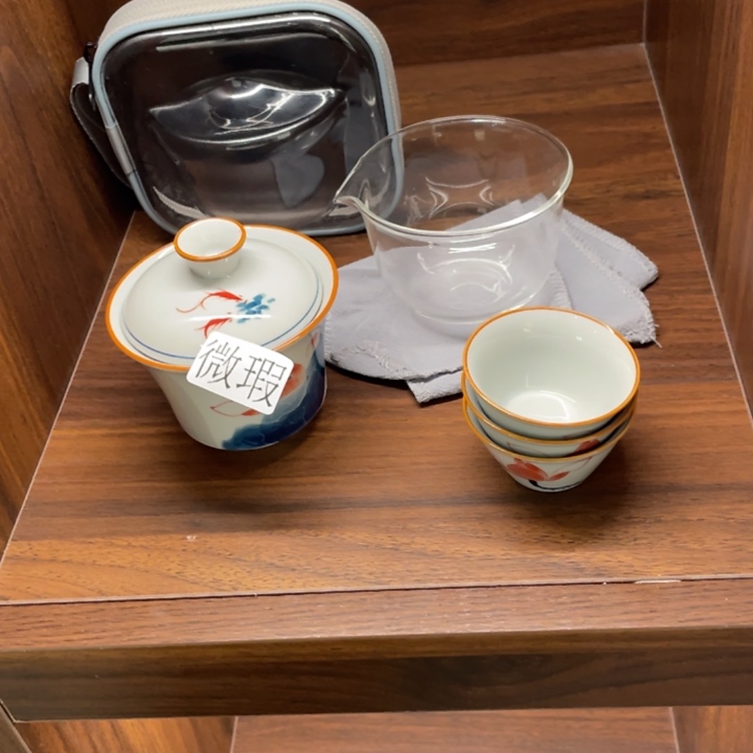 釉下手绘茶具微瑕