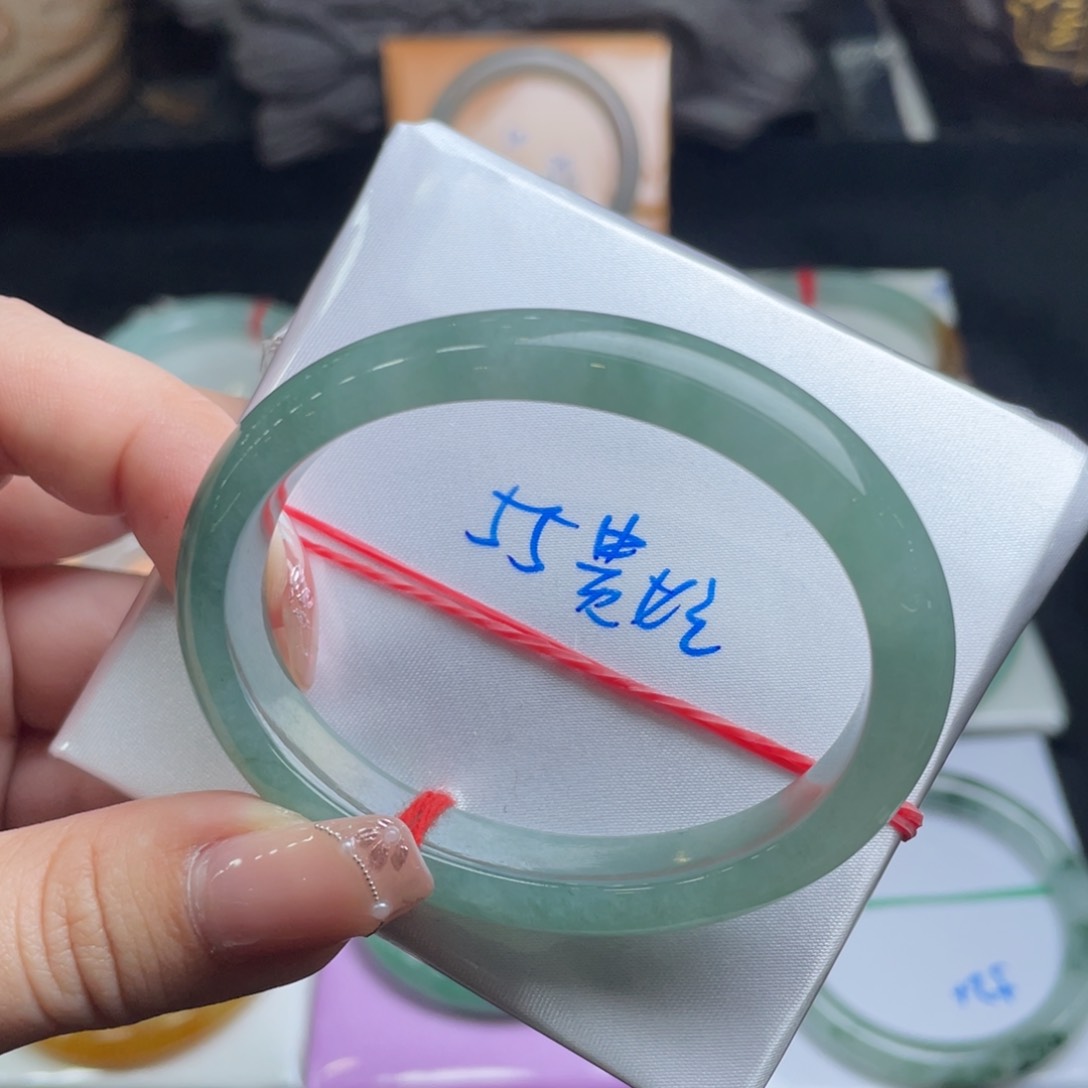 翡翠手镯未镶嵌缅甸翡翠手镯