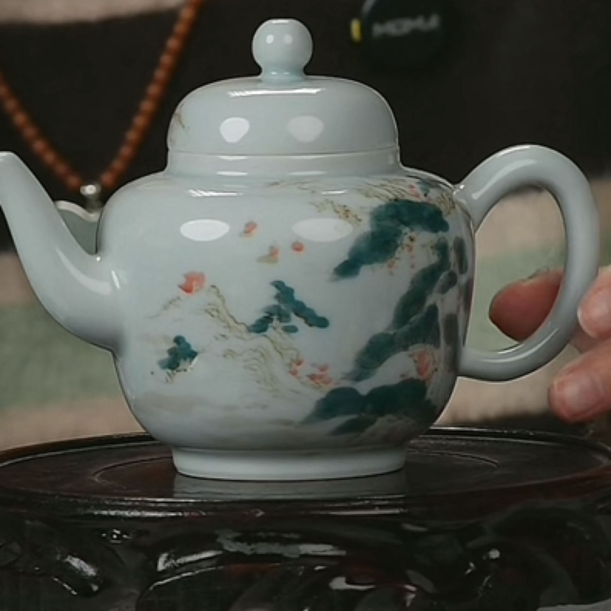 Y粉彩山水通景纹执壶