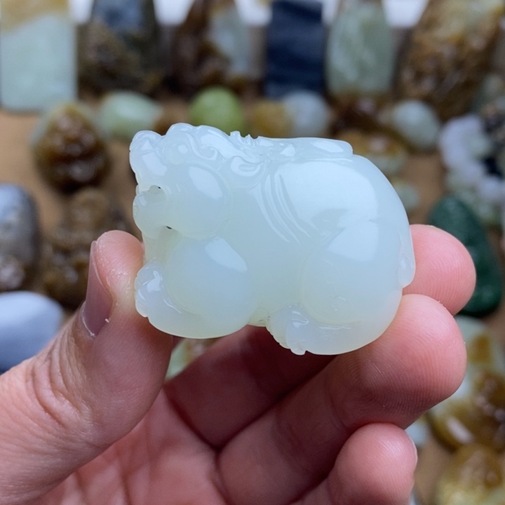 和田玉颈饰未镶嵌裕**哥