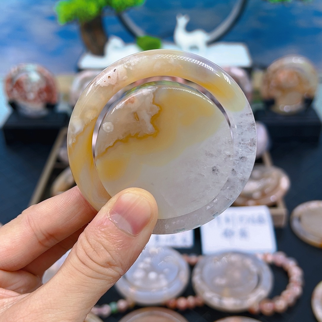 石英质玉手镯未镶嵌52