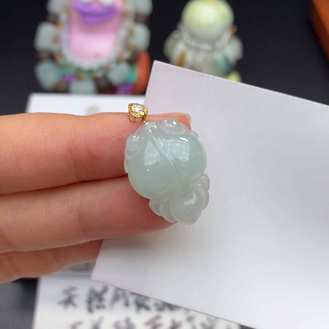 翡翠18K金镶嵌颈饰锦鲤