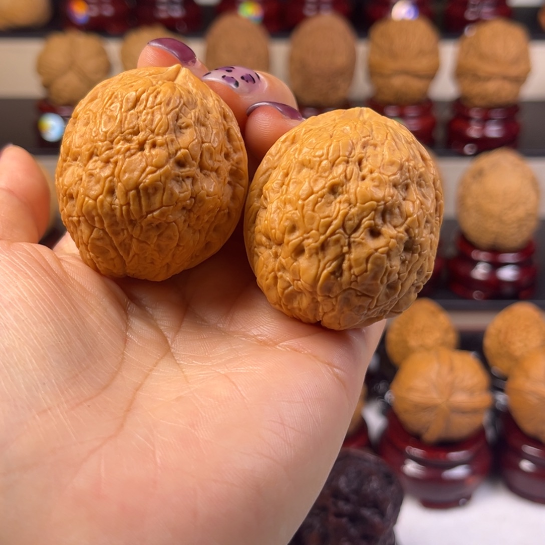 文玩核桃吊坠金丝绣球W8