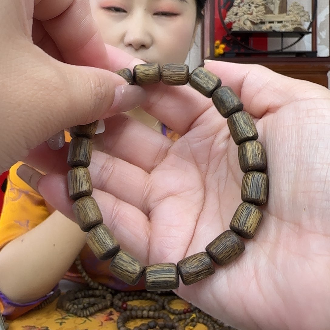 沉香手串0.7乌身圆叶随型桶珠多样性发一