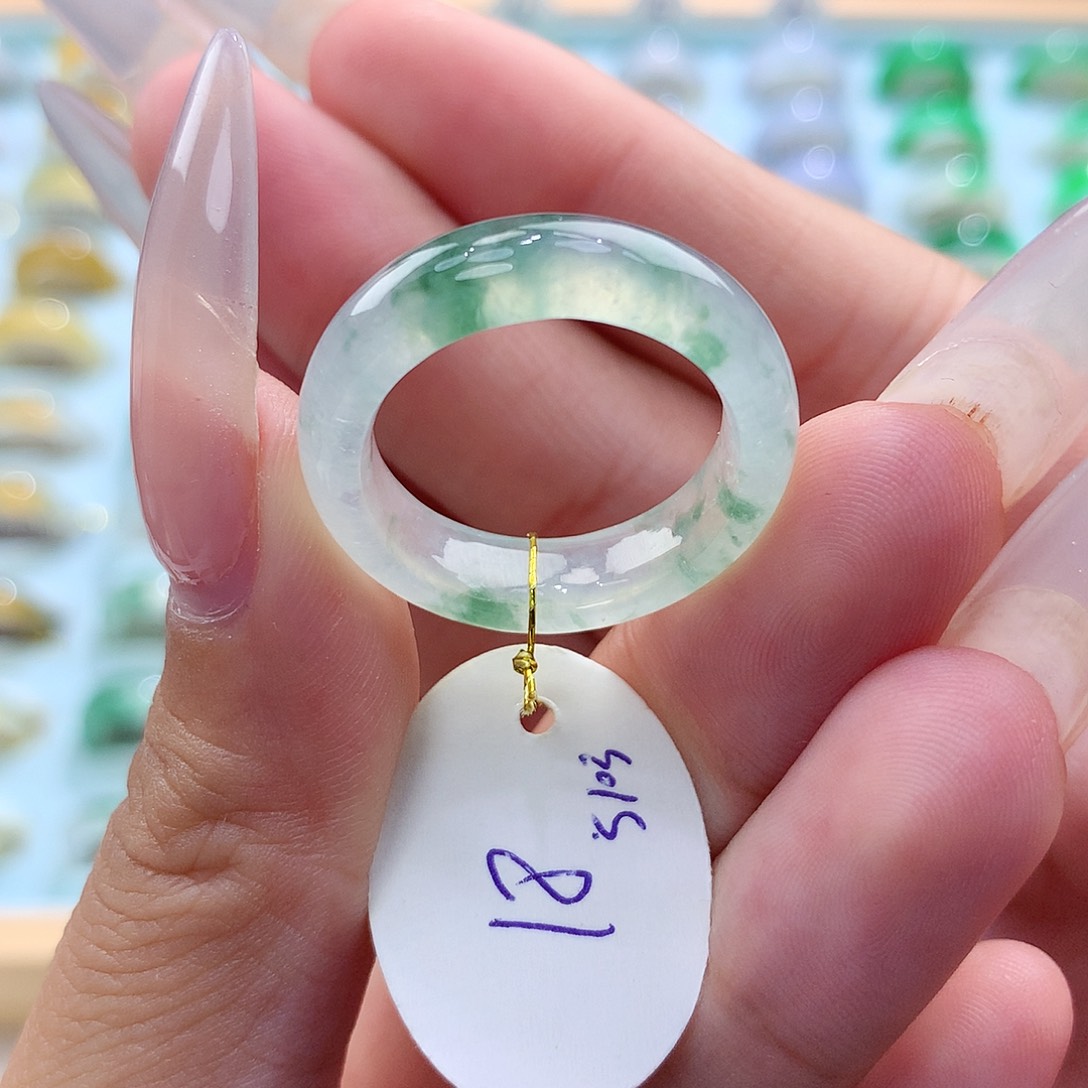 翡翠戒指未镶嵌18圈