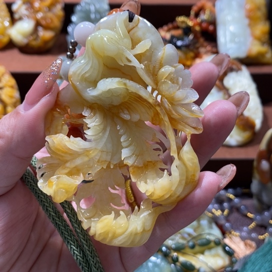 蛇纹石玉未镶嵌颈饰