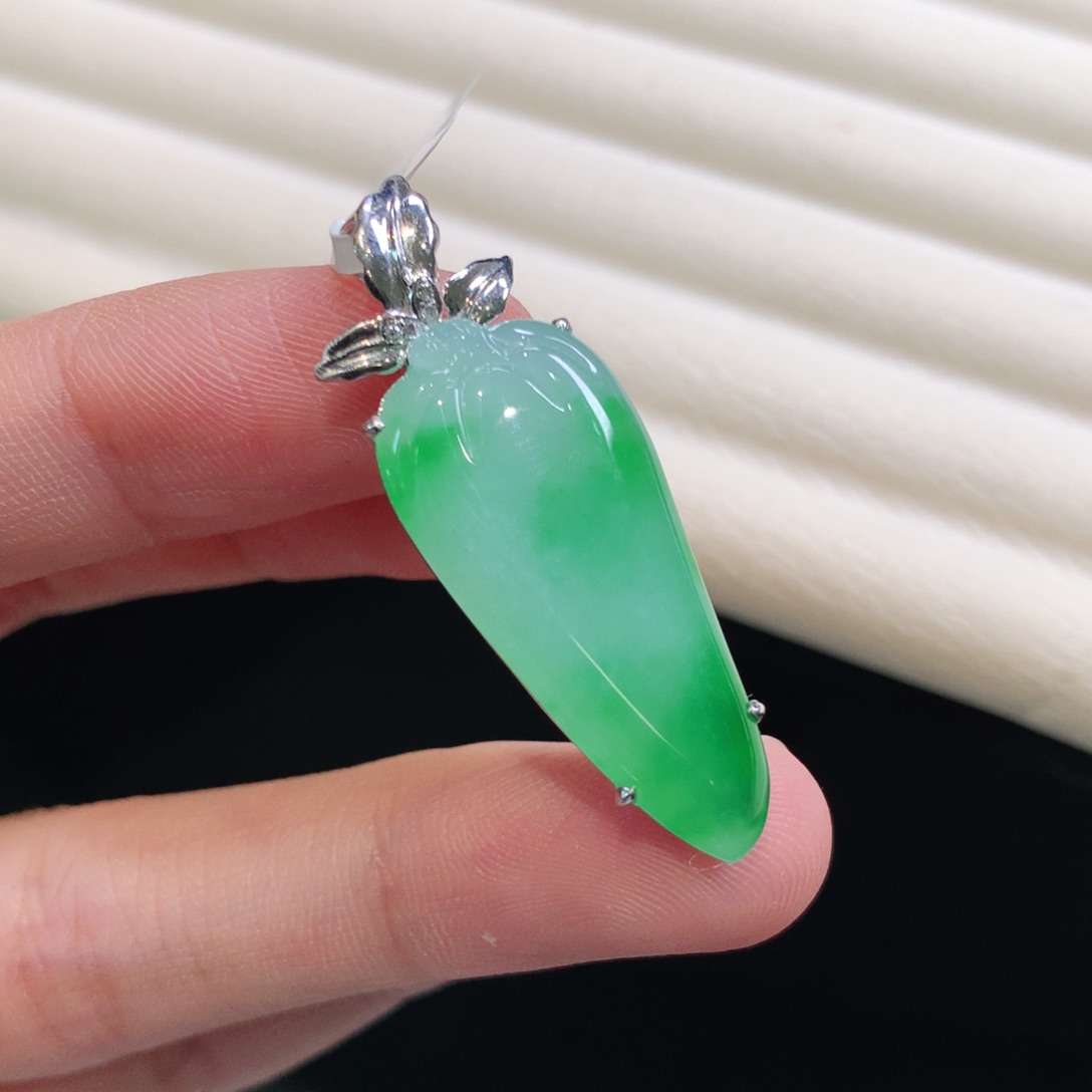 翡翠颈饰18K金镶嵌瓜