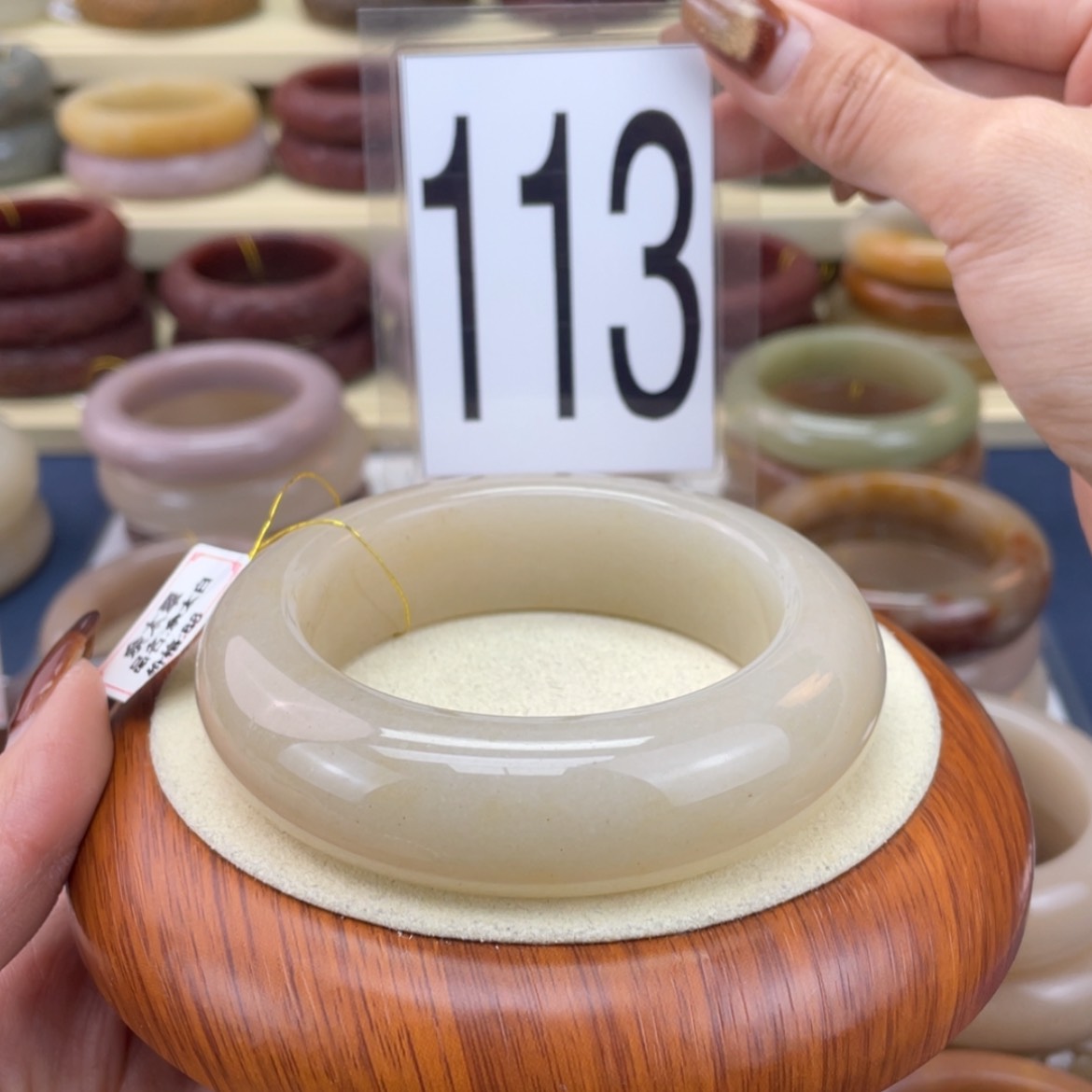 【闪购商品】石英质玉手镯未镶嵌