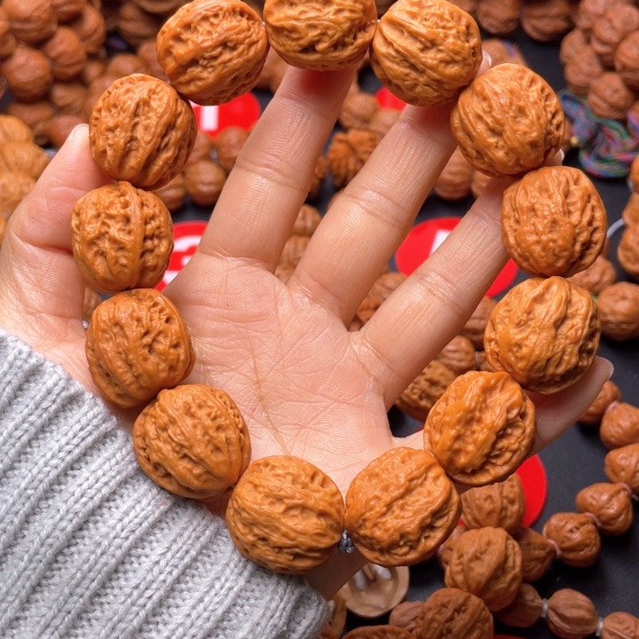 文玩核桃吊坠蜡皮方墩