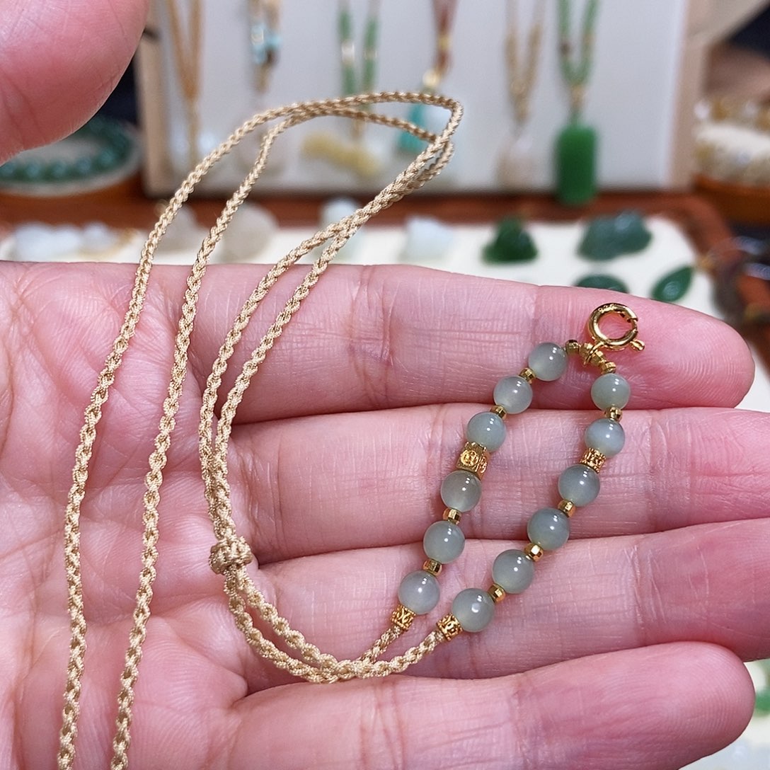 就***你和田玉未镶嵌颈饰