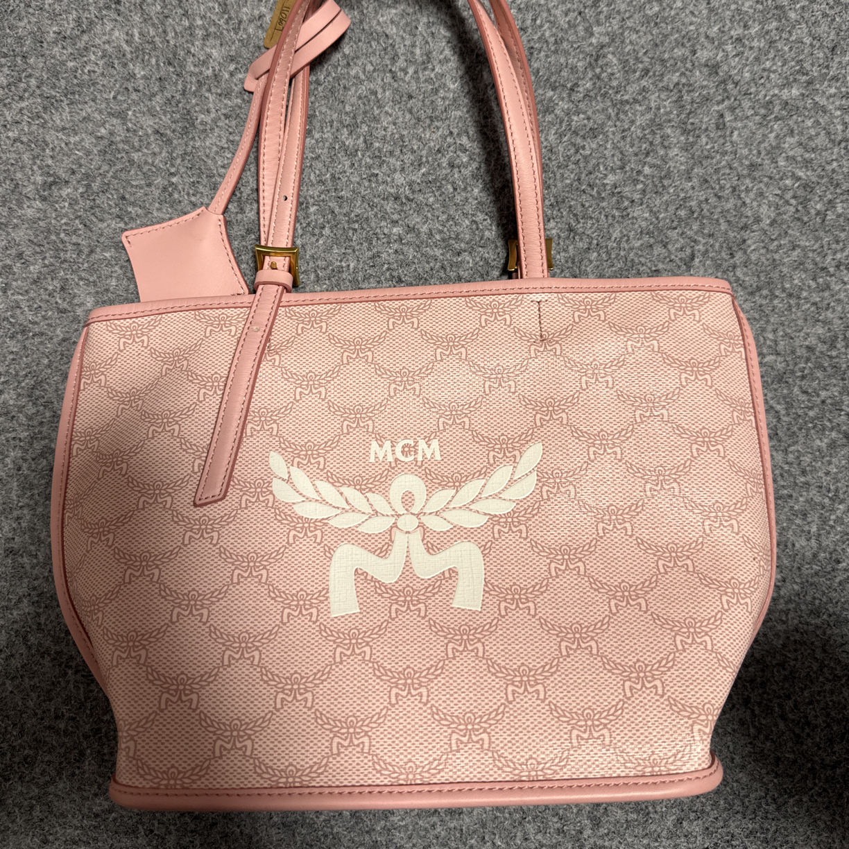 99新 MCM 奢得/98新McM粉色中号菜篮子