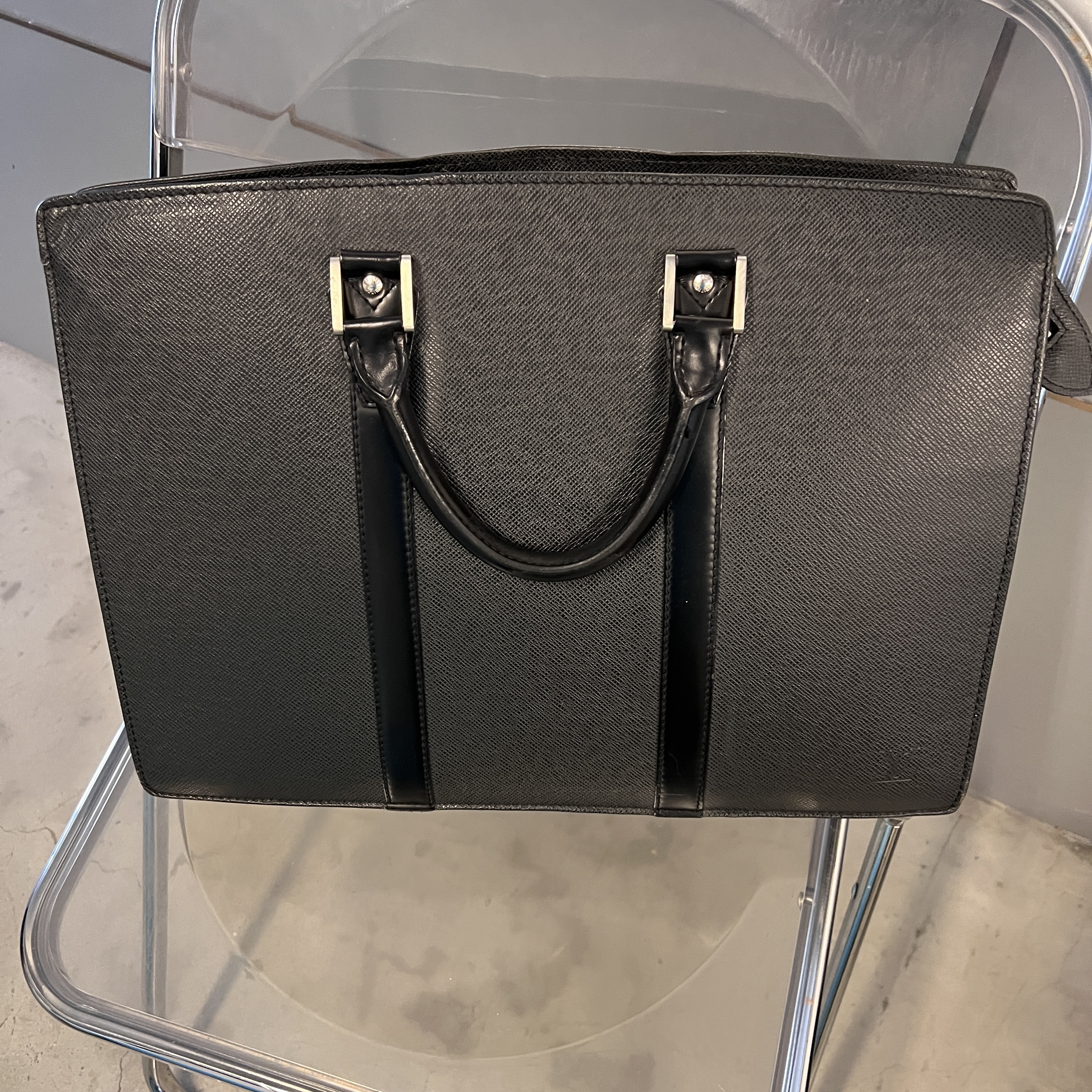 95新 LouisVuitton/路易威登 lv男包 taiga 斜挎手提公文包