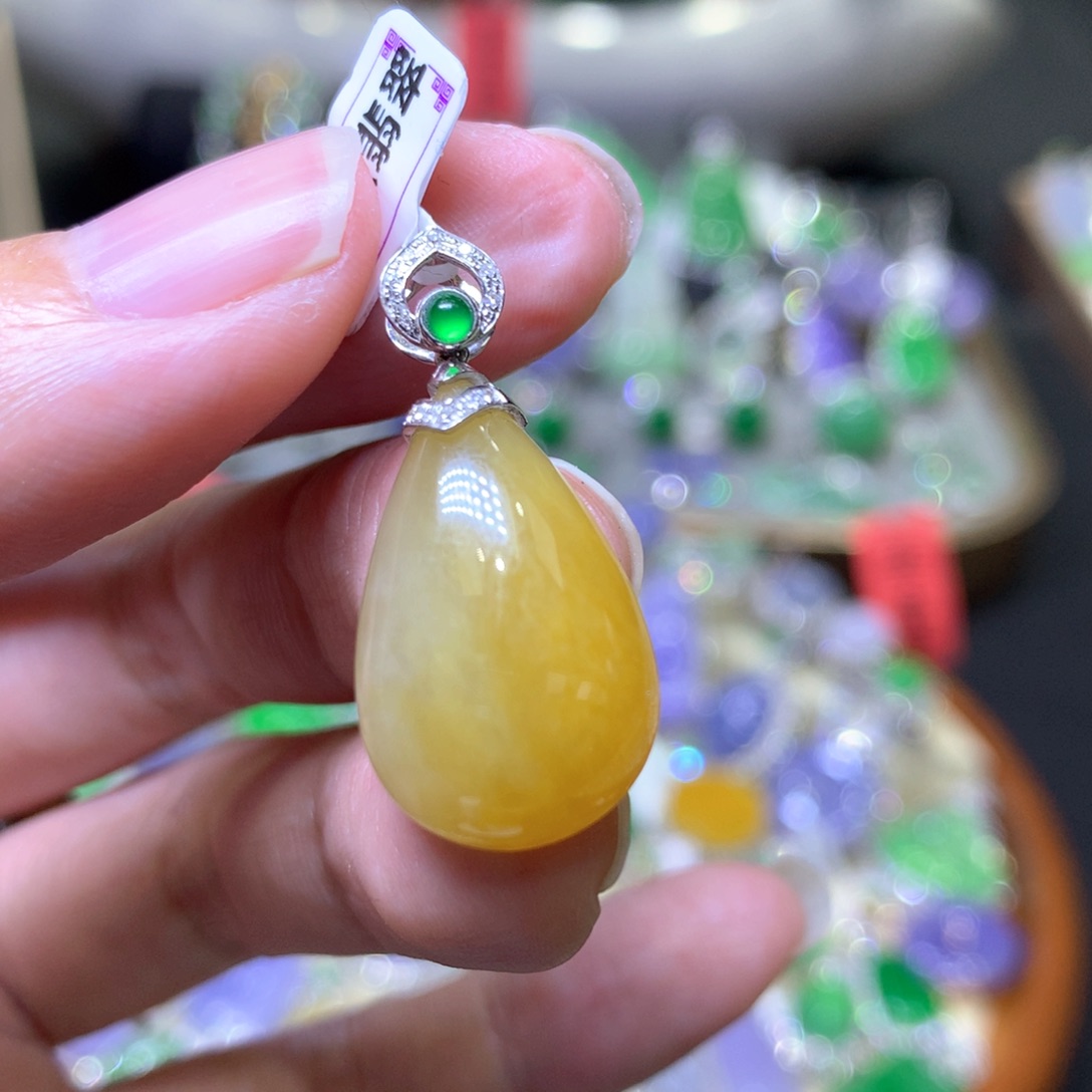 【闪购商品】翡翠颈饰18K金镶嵌翡翠吊坠项链