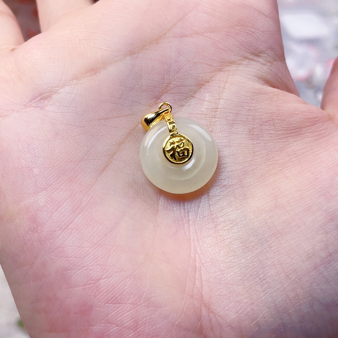 向****和田玉未镶嵌吊坠(赠链)