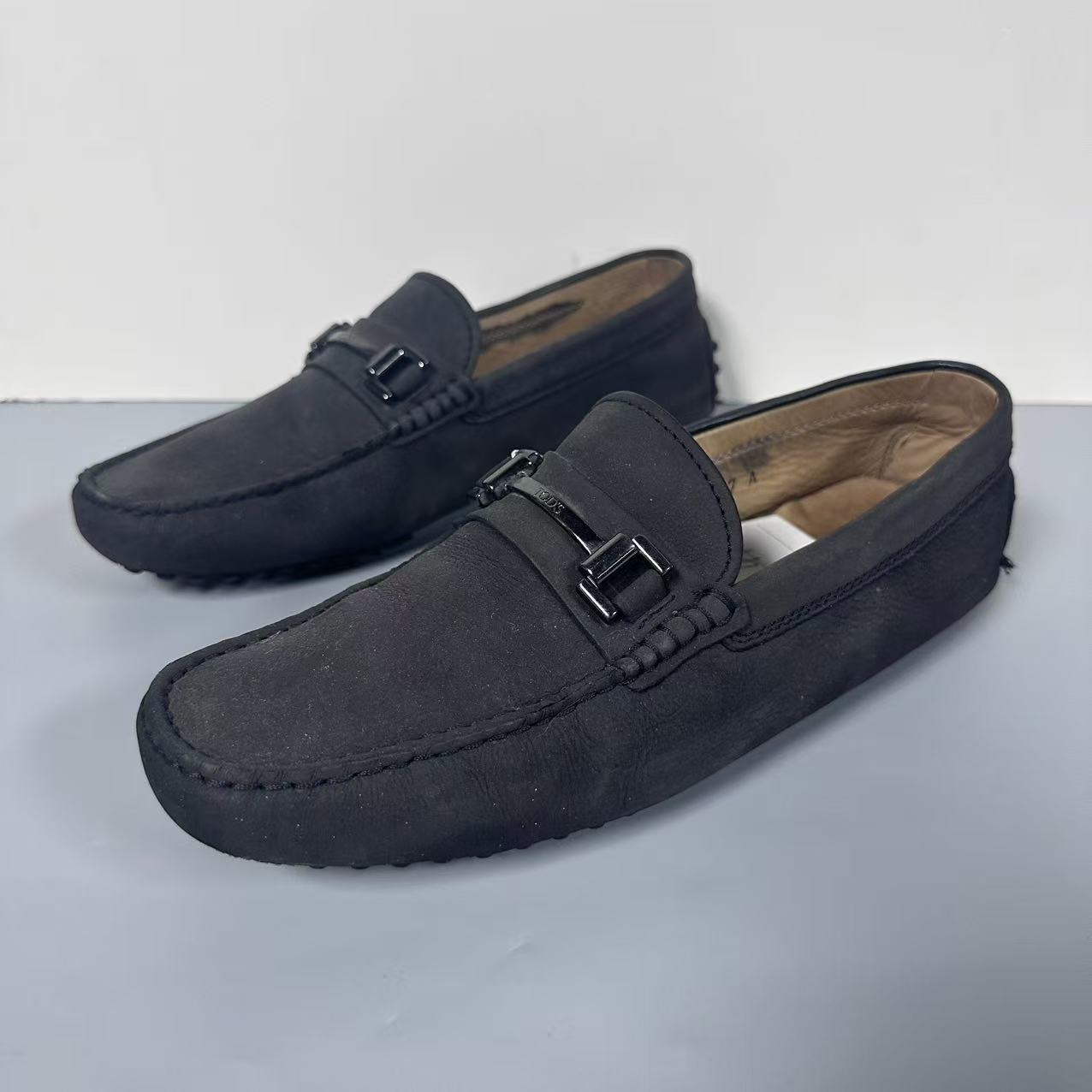 90新 TOD’S/托德斯 深褐色 银扣 时尚男士 豆豆鞋 41码 bnljm066