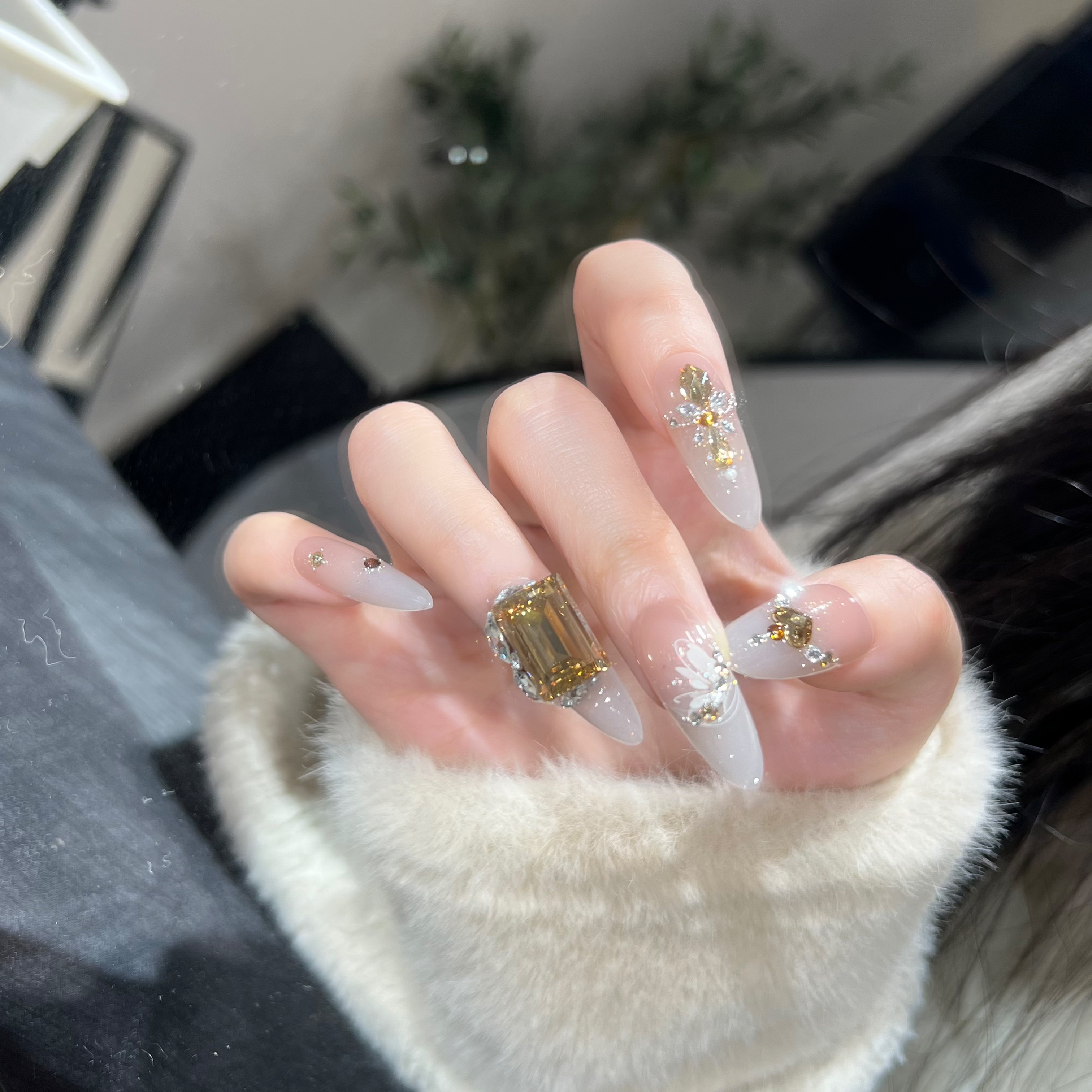 本宫指义【J2/施华+锆石】穿戴甲纯手工   底色：032月光粉渐变