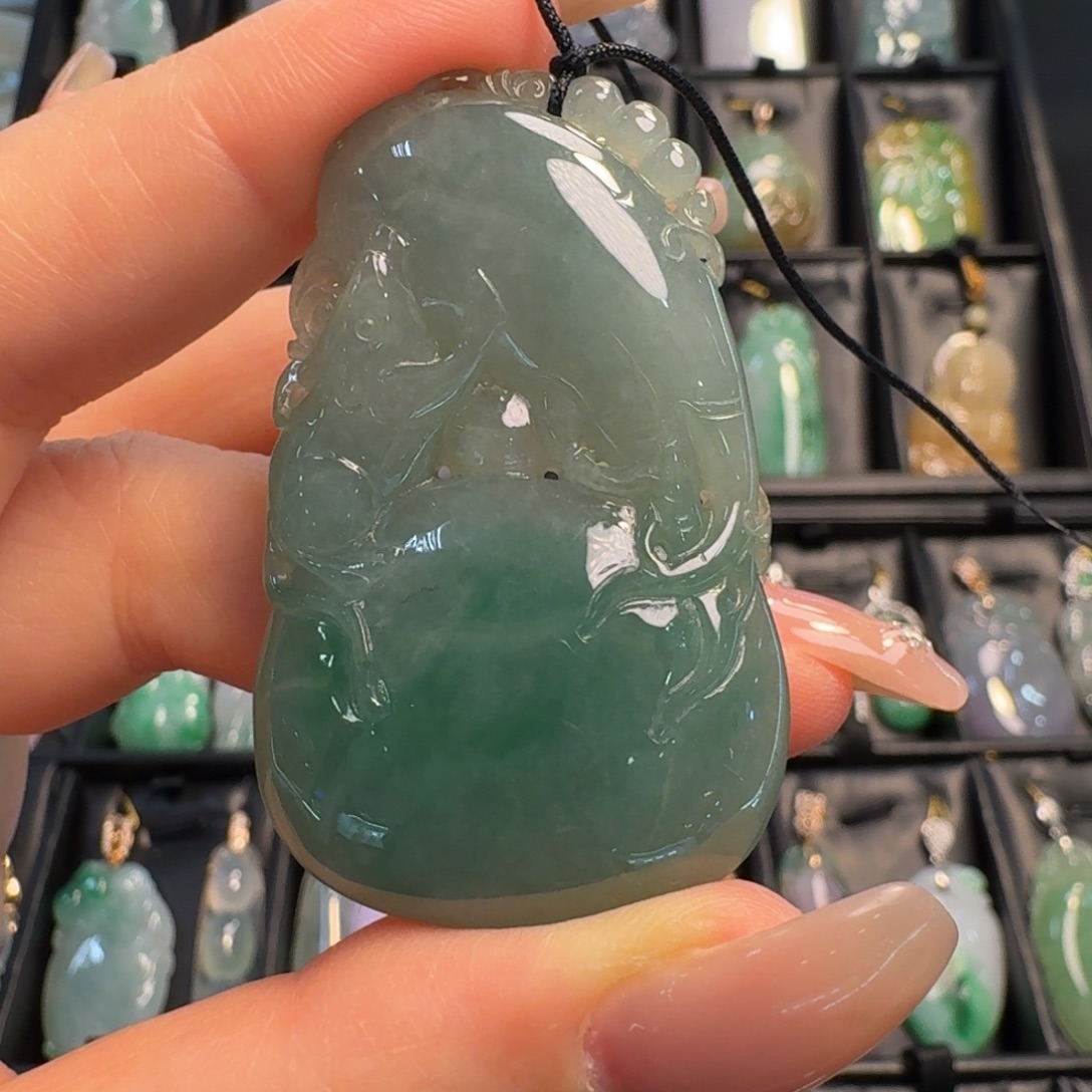 翡翠未镶嵌颈饰人生如