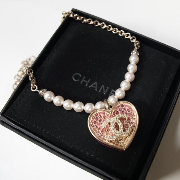 Chanel 粉钻爱心吊坠项链
