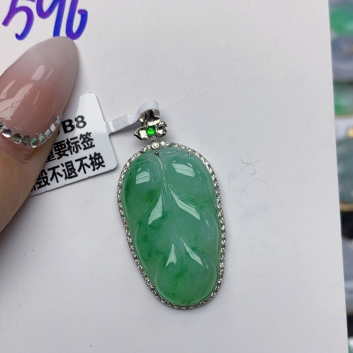 翡翠颈饰18K金镶嵌翡翠