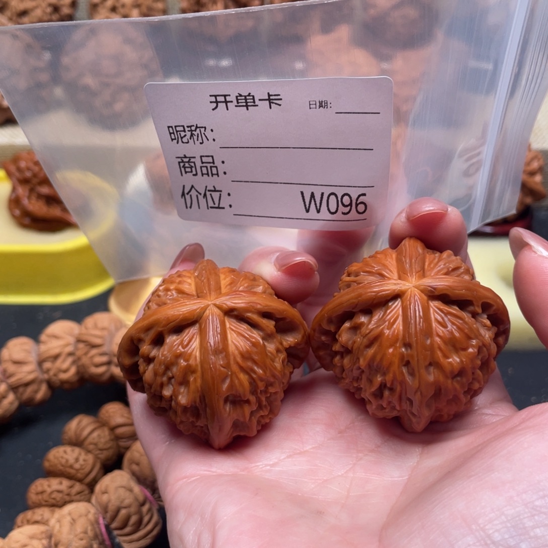 赫***名吊坠文玩核桃文玩的好的人都