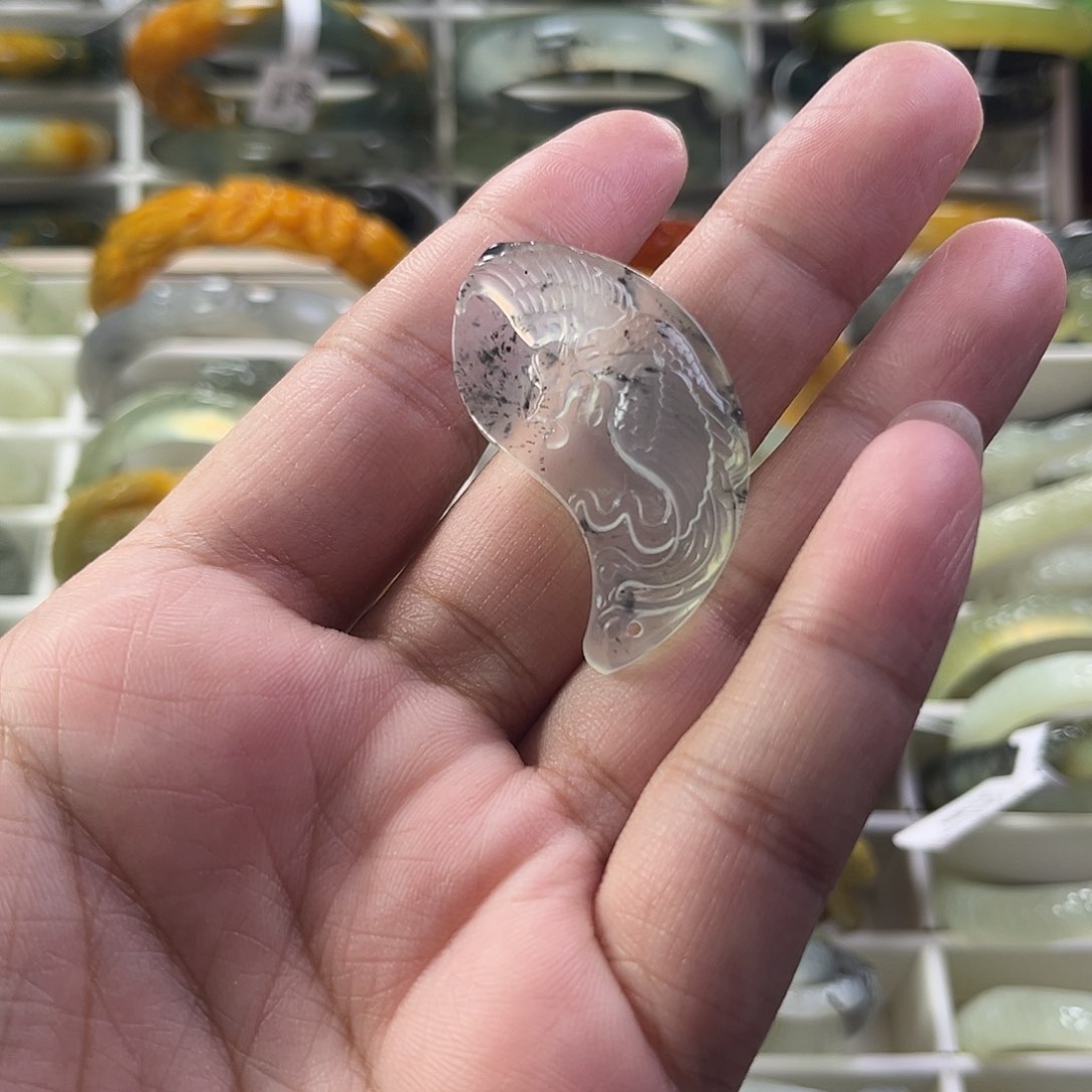 蛇纹石玉颈饰未镶嵌