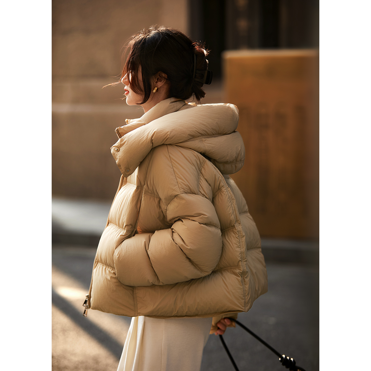 安心95鹅绒微皱工艺无胆防绒里外同料)连帽泡芙羽绒服YRA666902VG